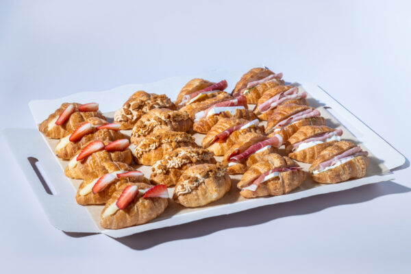 CROISSANTS RELLENOS – 80 uds. | Bandeja variada dulce y salada para catering en Zaragoza