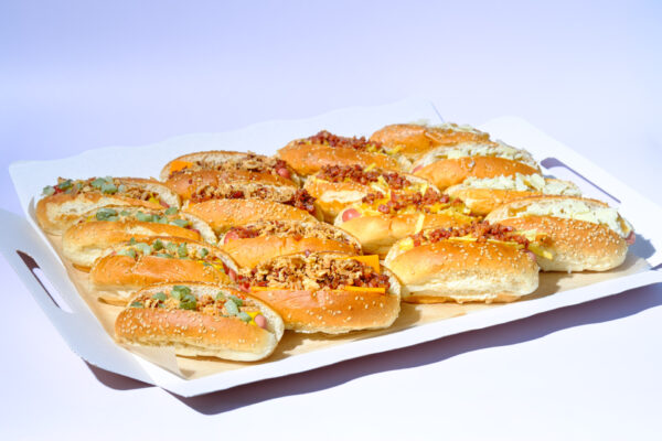 Bandeja de Perritos Calientes – 32 uds | Surtido de hot dogs para eventos y catering en Zaragoza
